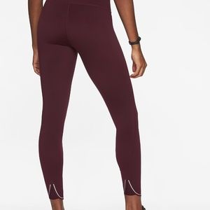 Athleta Run Free 7/8 Tight Plum Size Med